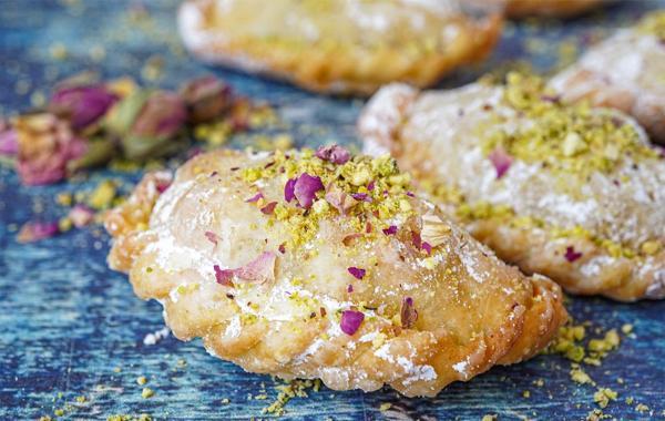 طرز تهیه قطاب خانگی؛ شیرینی لذیذ برای دورهمی های شما